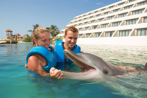 Delphinus - PC Abrazo Pareja-1