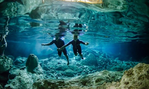 new-years-bucketlist-nada-en-un-cenote new-years-bucketlist-nada-en-un-cenote