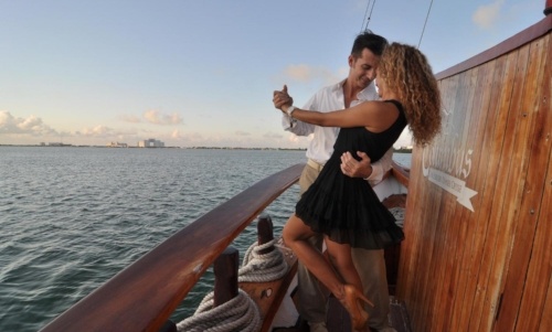 amor-en-cancun-columbus-cruise.jpg