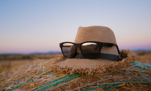 basicos-para-llevar-a-la-playa-gafas.png