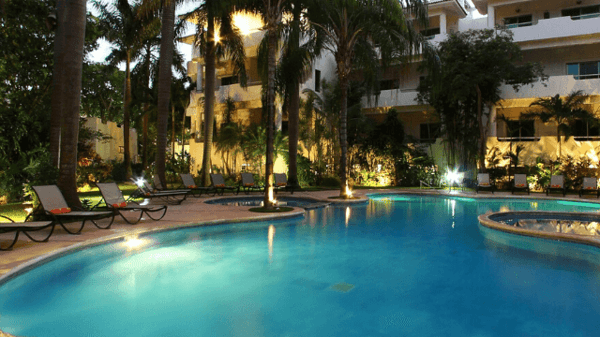 Delphinus hoteles cerca Xcaret - RM Suites