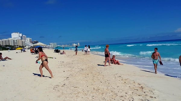 Delphinus playas publicas Cancun Playa Marlin