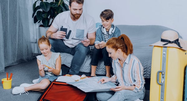 family-packing-to-travel-2021