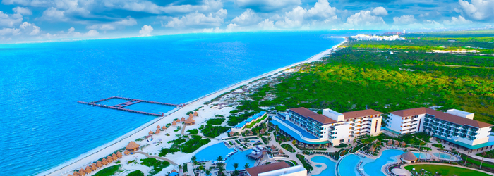 swimming with dolphins in Cancun