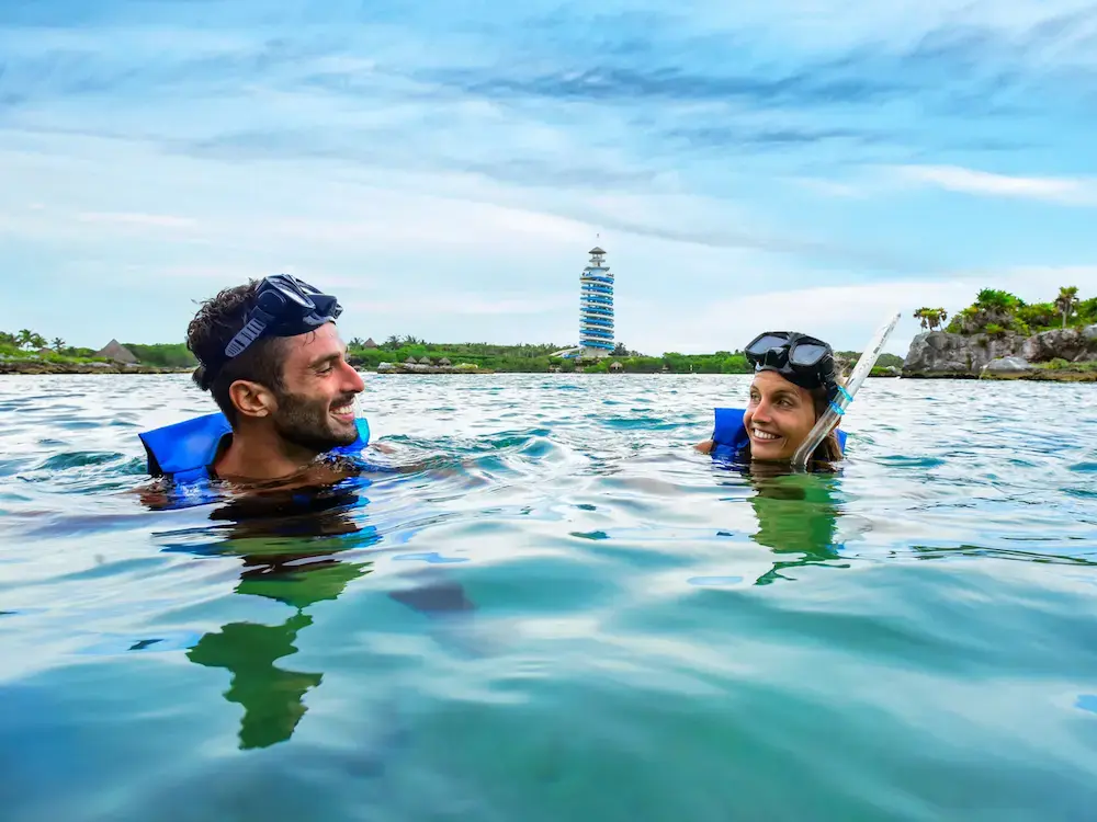 Planifica tu Ruta: Cómo integrar Delphinus en tu itinerario de Xcaret o Xel-Há sin perderte nada